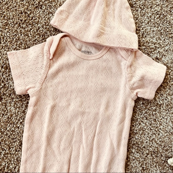 Gerber | Eyelet Onesie & Hat Set - Picture 3 of 5